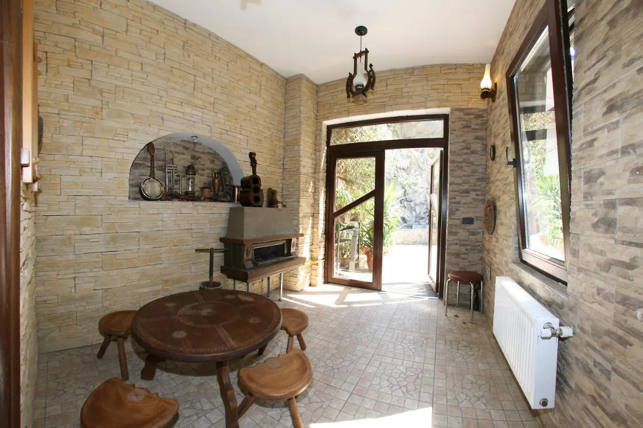 *** Bed & Breakfast City Garden Rooms&Apartments Boekarest Roemenië