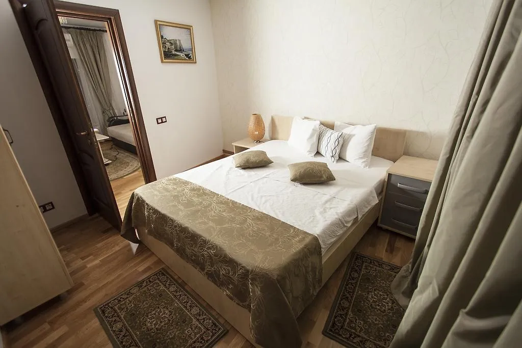 Bed & Breakfast City Garden Rooms And Apartments Bucharest