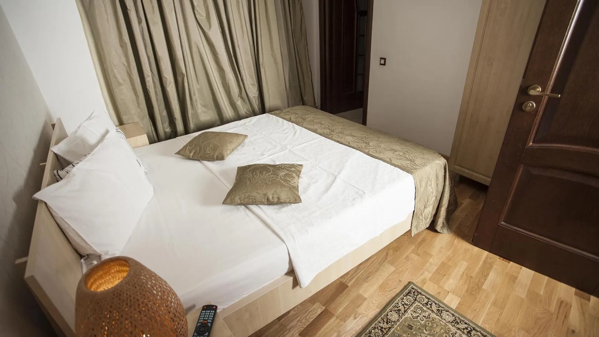 Bed & Breakfast City Garden Rooms And Apartments Bucharest